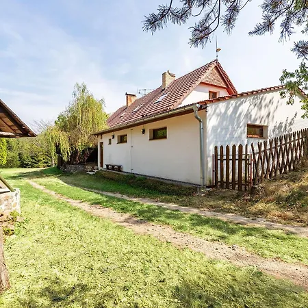 Landhuis Soukroma S Vnitrnim Bazenem *